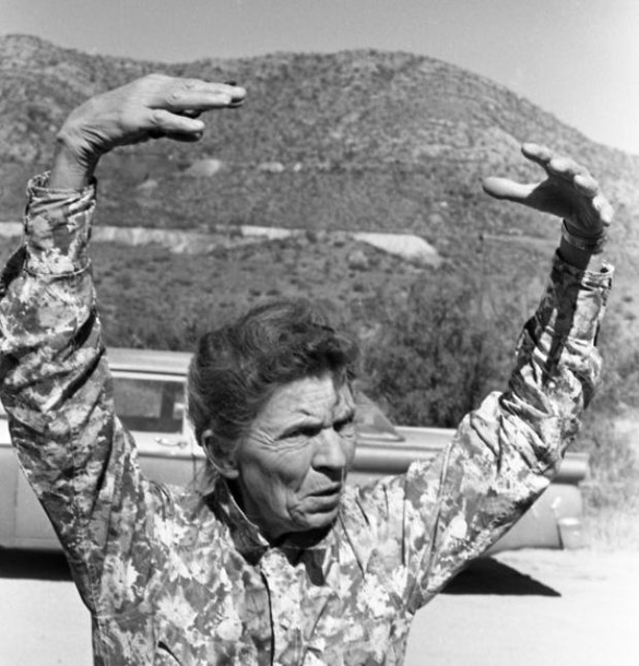 Pearl Christiansen describing the UFOs she saw over Browns Peak. (Credit: Arizona Daily Star/Tucson Citizen/Dan Tortorell)