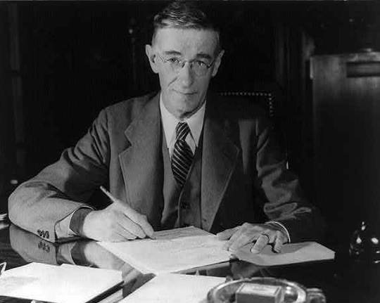 Vannevar Bush (image credit: U.S. Library of Congress)